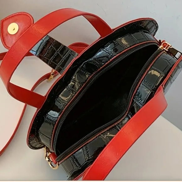 Black & Red Heart Purse - Picture 2 of 5